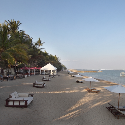 Puri Santrian, strand