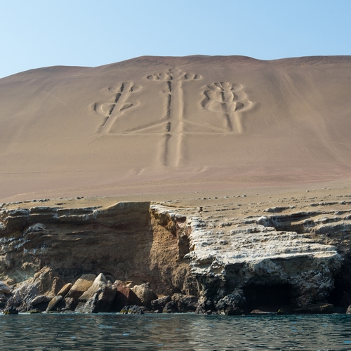 pe_al_candelebra carving on the way to ballestas island.jpg