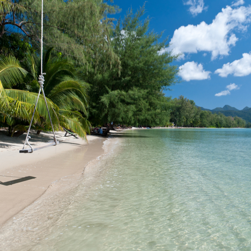 Schommel op het strand van Koh Chang