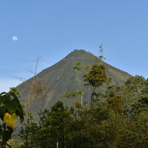 Faro Arenal, omgeving