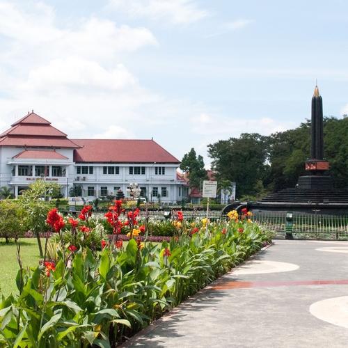 Alun-Alun Tugu, Malang