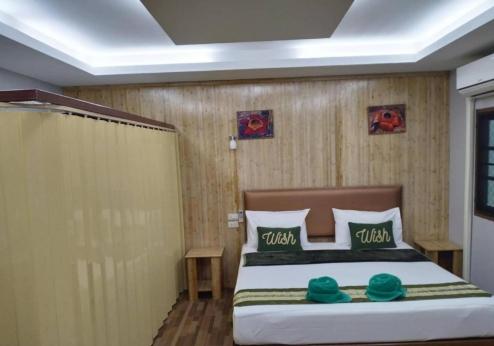 Royal Bamboo lodges