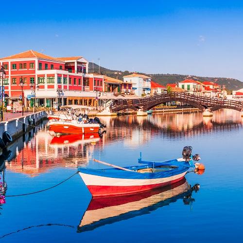 Haventje van Lefkas met "Brug der Geliefde"