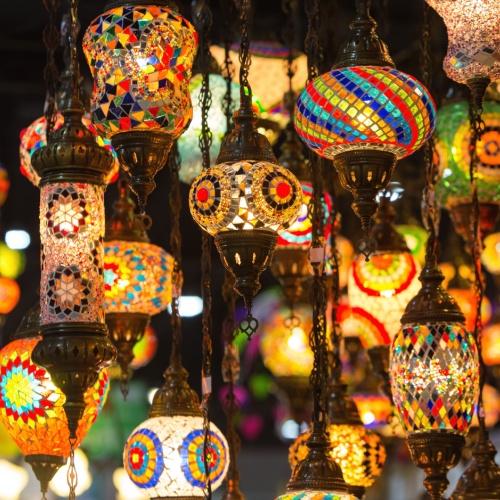 Traditionele lampen in souks van Casablanca