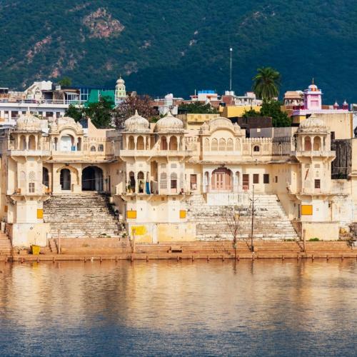 De Ghats van het heilige Pushkar Meer