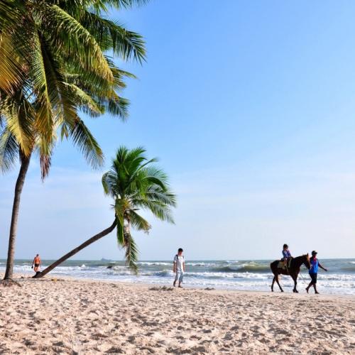 Paardrijden op het strand van Hua Hin 