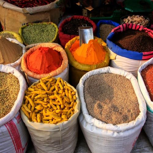 Diverse kruiden op de markt