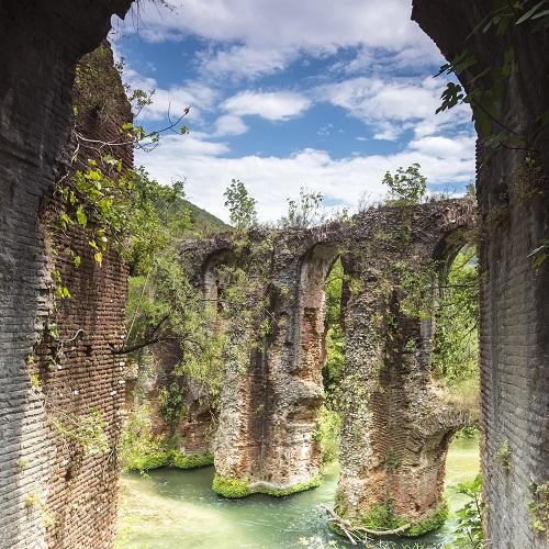 Ruines van oude aquaduct, Nicopolis