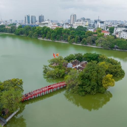 Ngoc Son Temple in het Hoan Kiem Lake in Hanoi