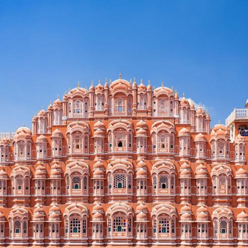 Het roze zandstenen Paleis der Winden (Hawa Mahal)