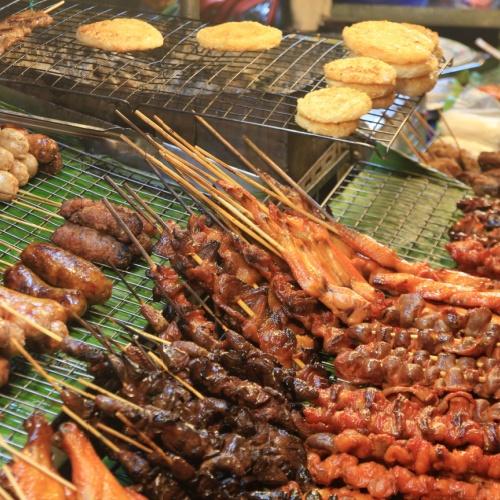 Streetfood op de avondmarkt in Phuket