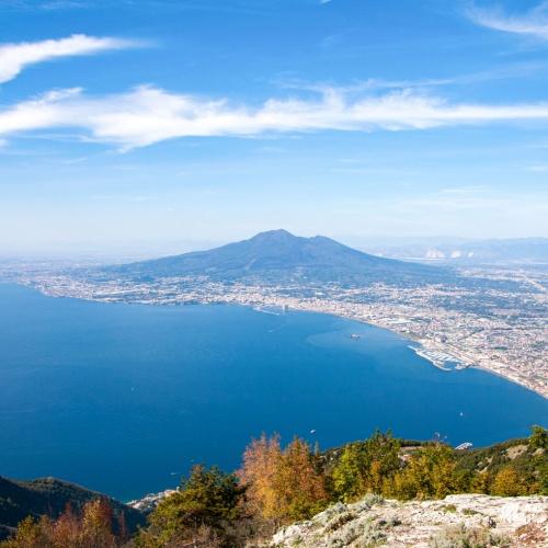 Golf van Napels met uitzicht op de Vesuvius