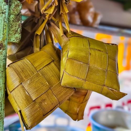 Met de hand geweven Indonesische lunch pakketje